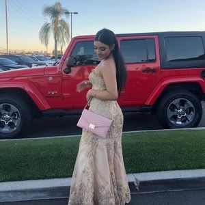 Meet your Posher, Leslie